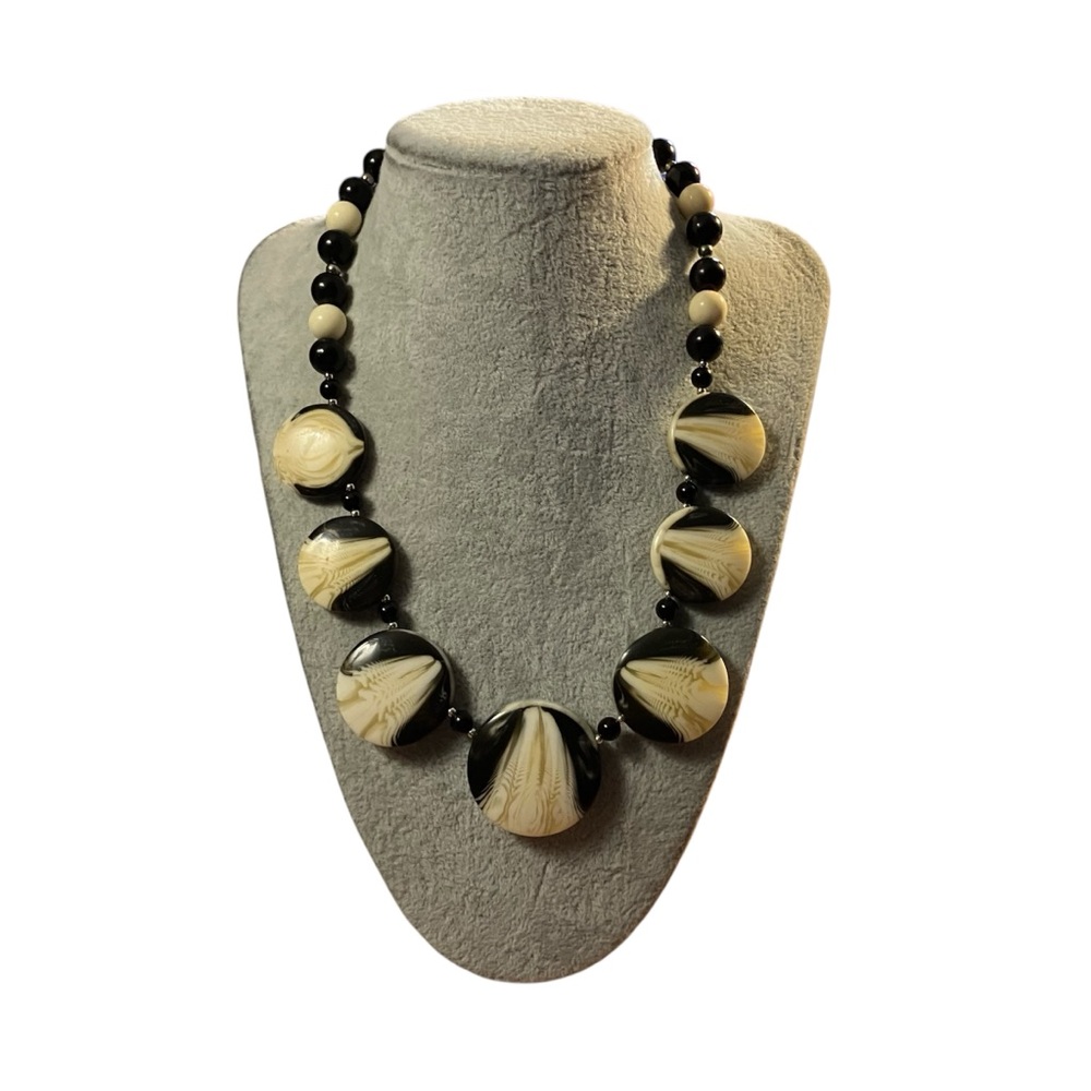 Vintage Black & Cream Marbled Lucite Disc Bead Necklace Taiwan